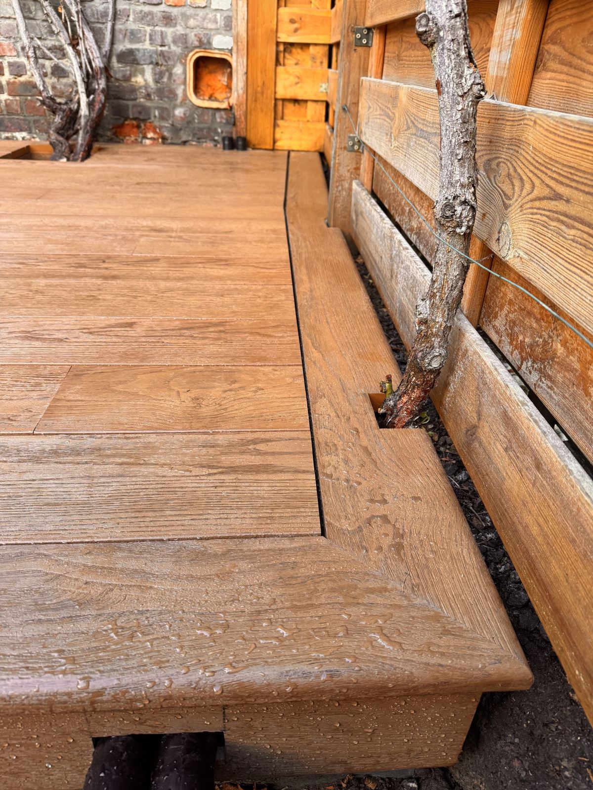 Detail van de Millboard-planken op het terras in Leuven